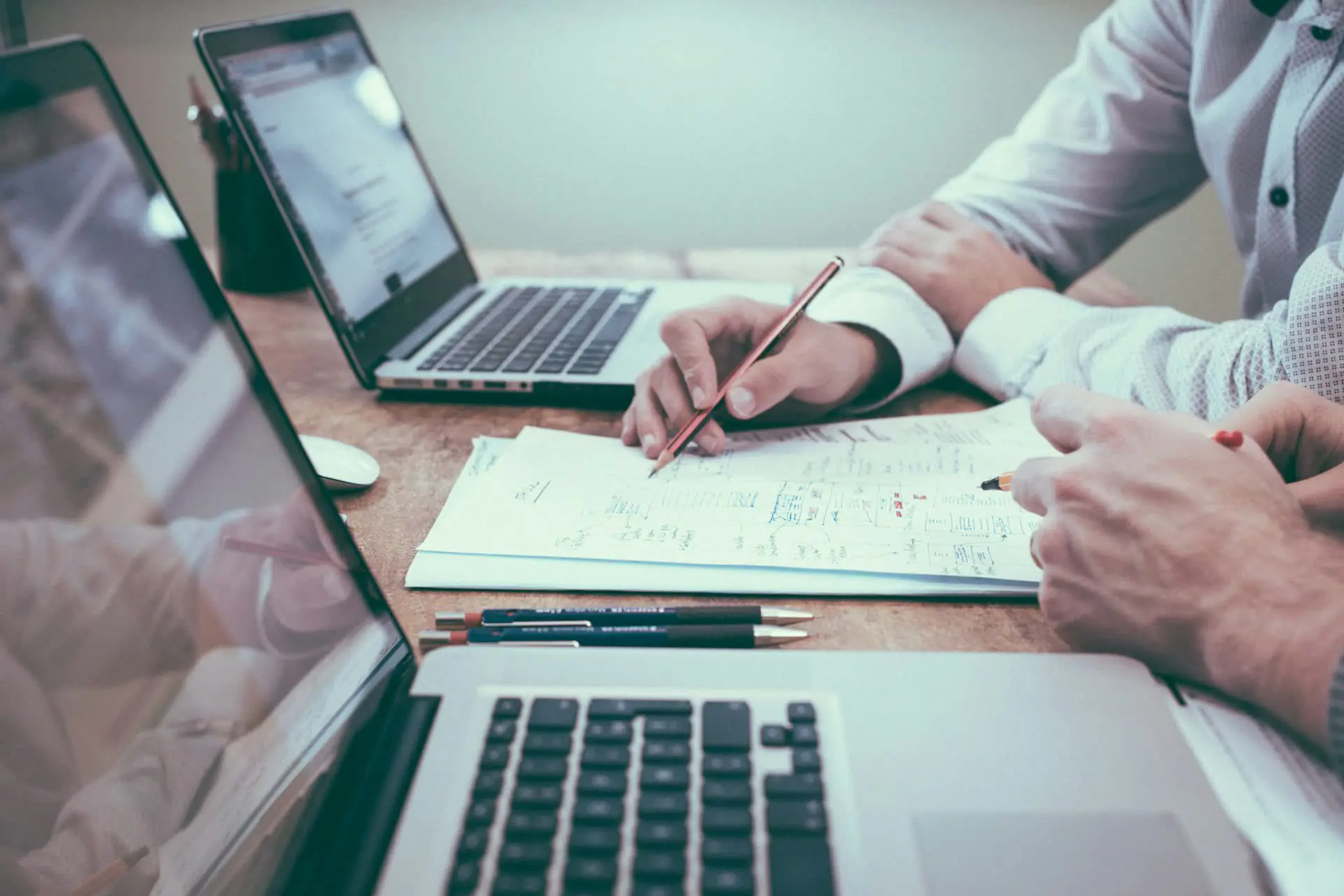 Reputero specialists preparing a filing